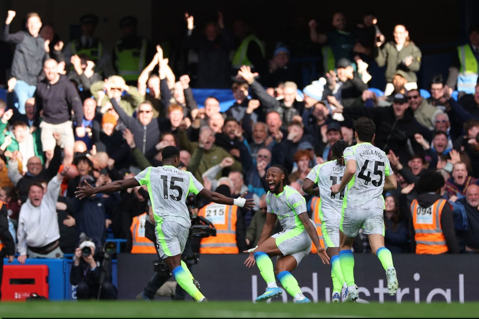 مانشستر سيتي يشعل سباق الدوري بعد سقوط أرسنال